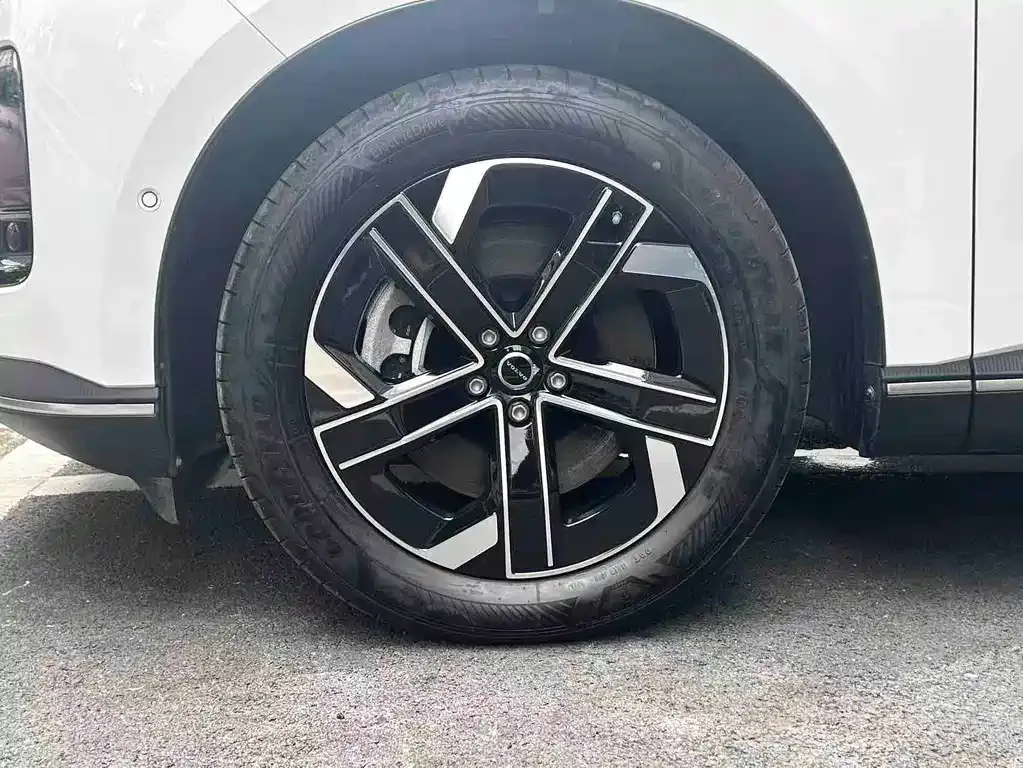 Volvo XC70 Plug-in Hybrid — фото 8