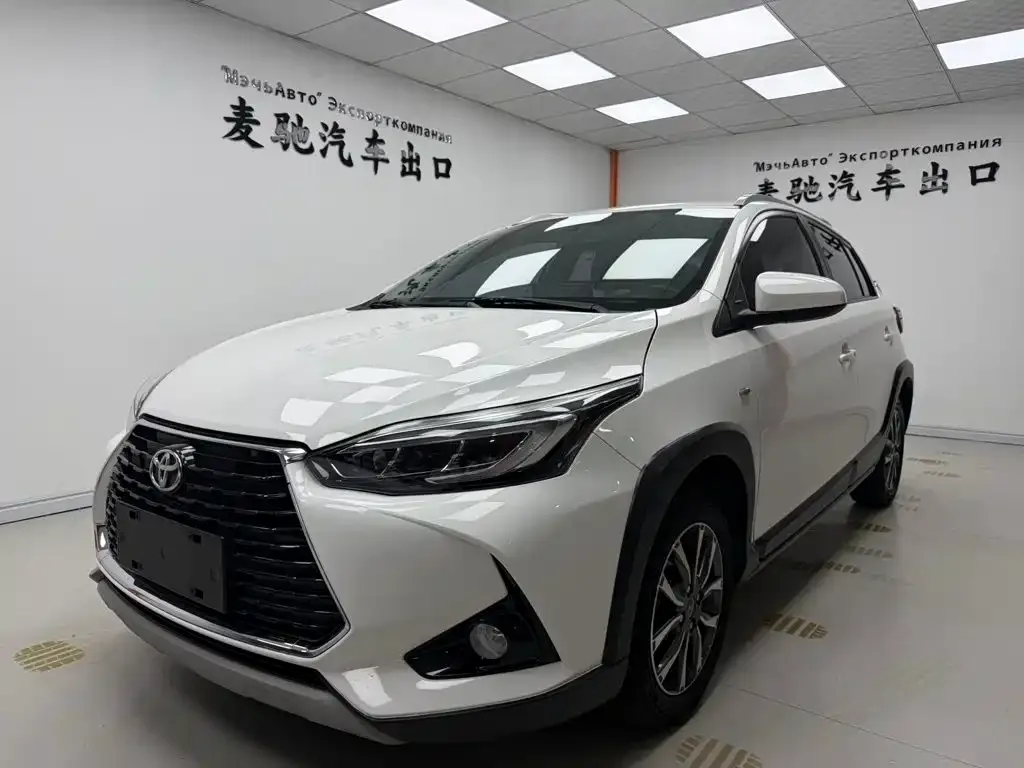 Toyota Yaris L — фото 1
