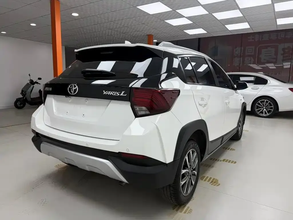 Toyota Yaris L — фото 3
