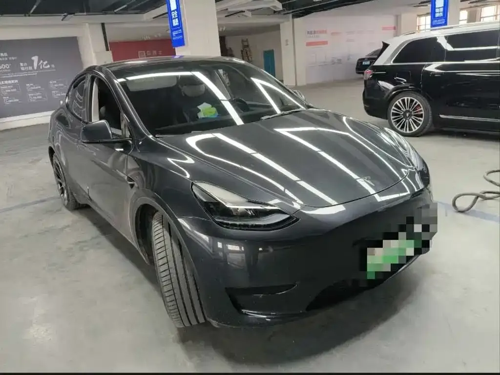 Tesla Model Y — фото 1