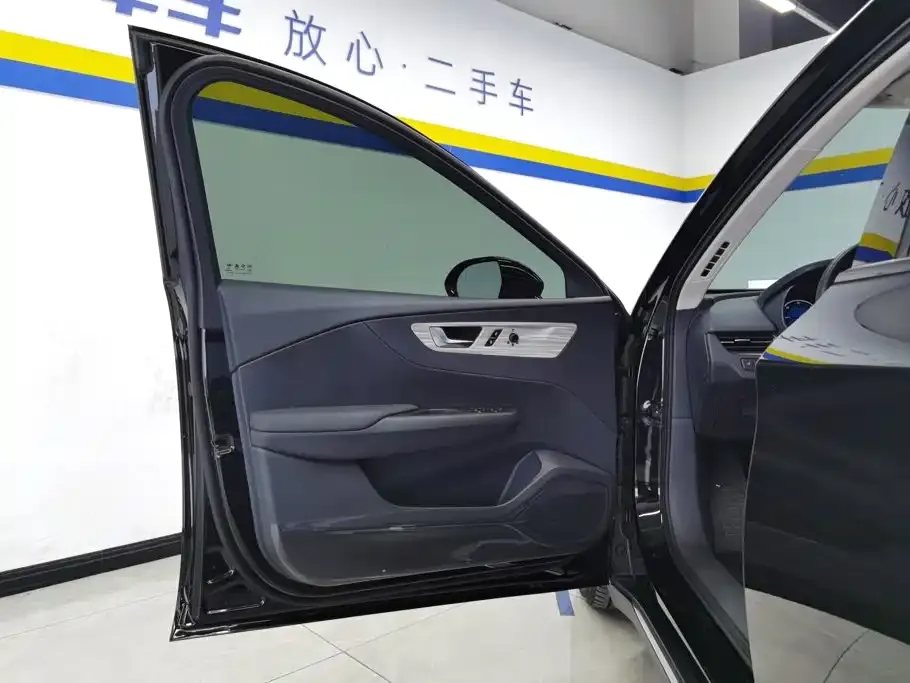 Hongqi E-QM5 — фото 4