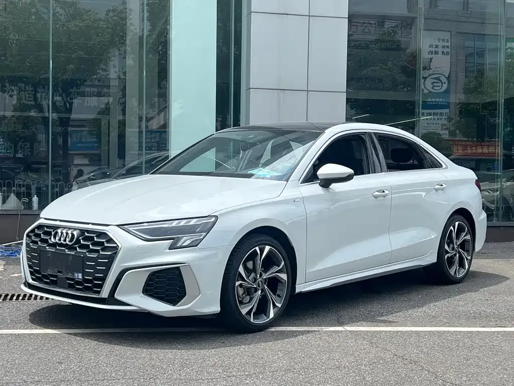 Audi A3 — фото 1
