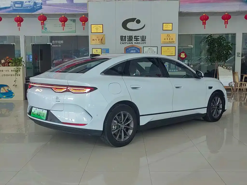 BYD Qin L — фото 6