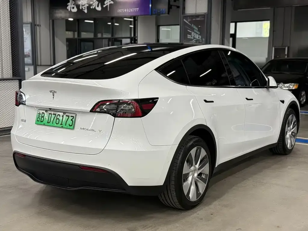 Tesla Model Y — фото 7