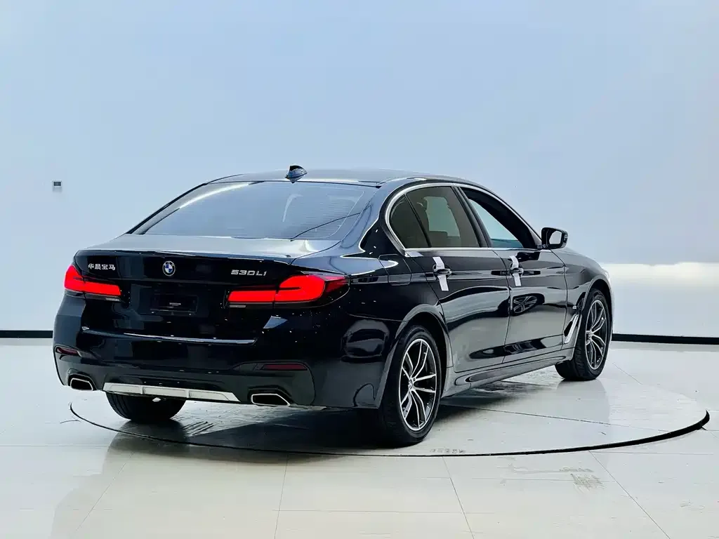 BMW 5 Series — фото 6