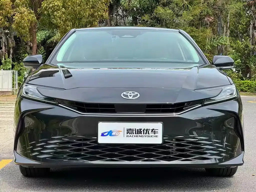 Toyota Camry — фото 5