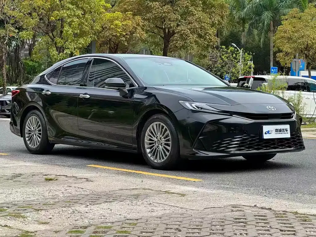 Toyota Camry — фото 9