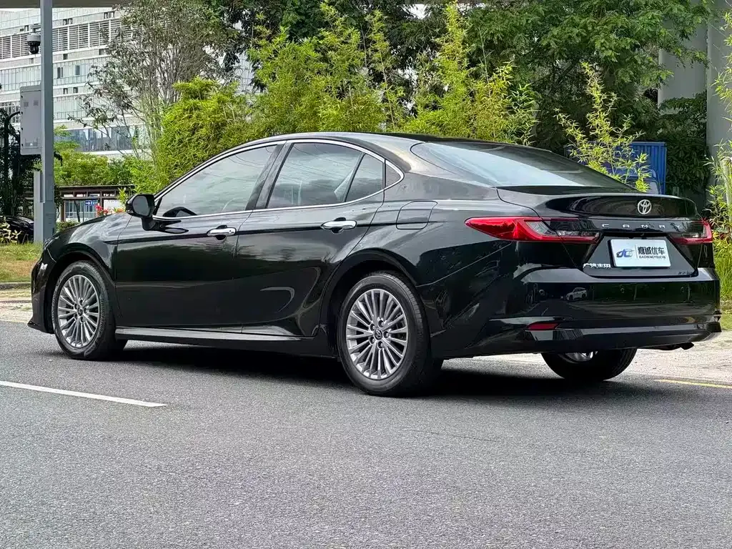 Toyota Camry — фото 10
