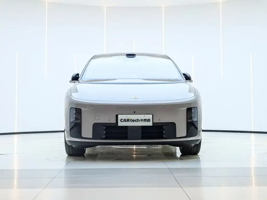 Li Auto i8 — фото 2