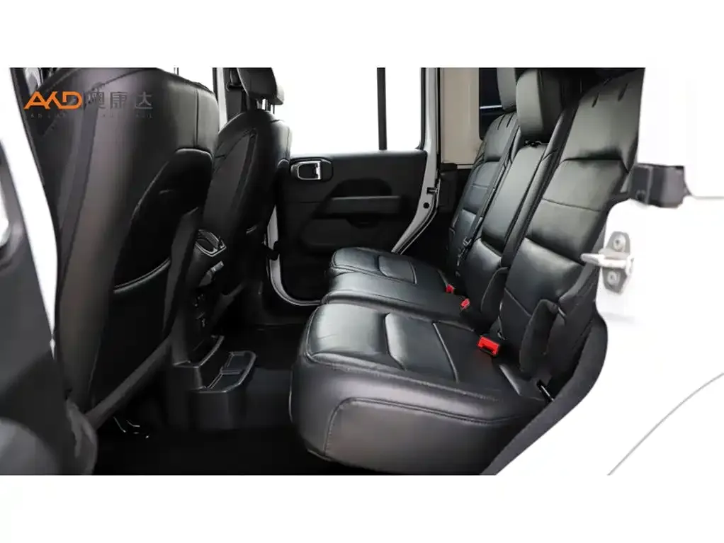 Jeep Wrangler — фото 10
