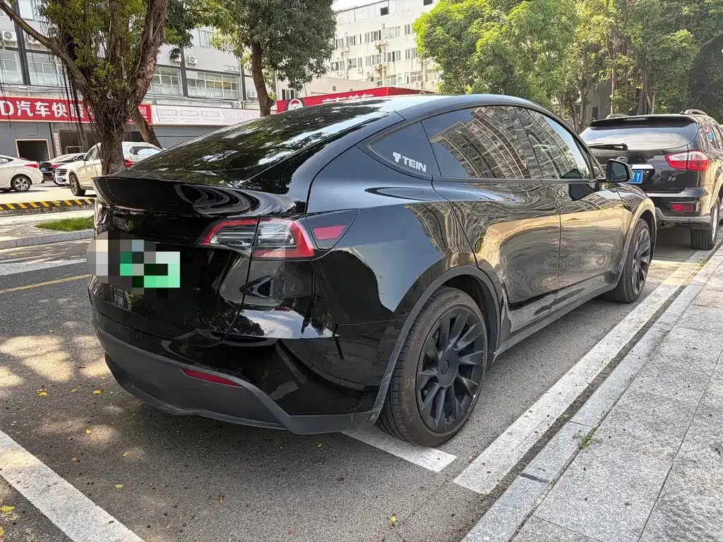 Tesla Model Y — фото 4
