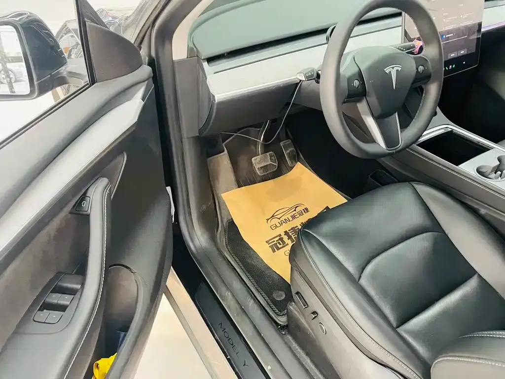 Tesla Model Y — фото 7