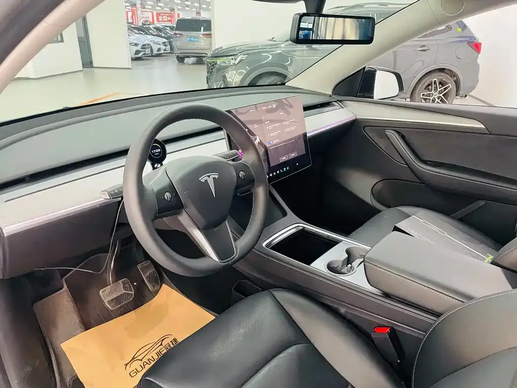 Tesla Model Y — фото 3