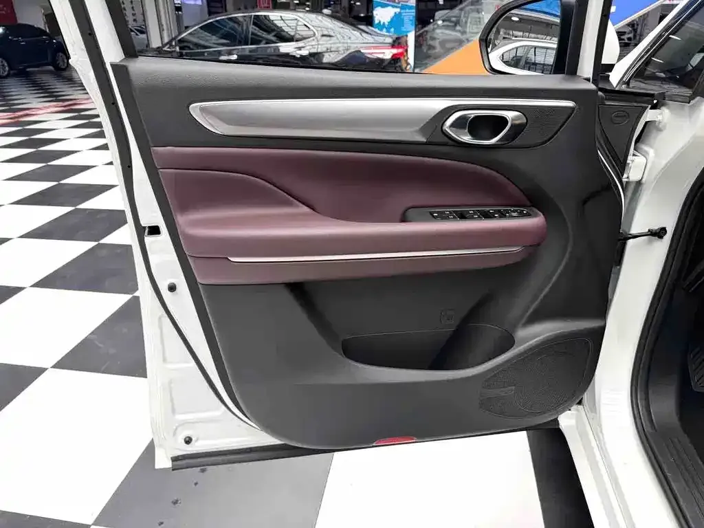 GAC Motor Trumpchi M6 — фото 6