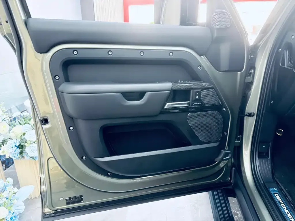 Land Rover Defender — фото 2
