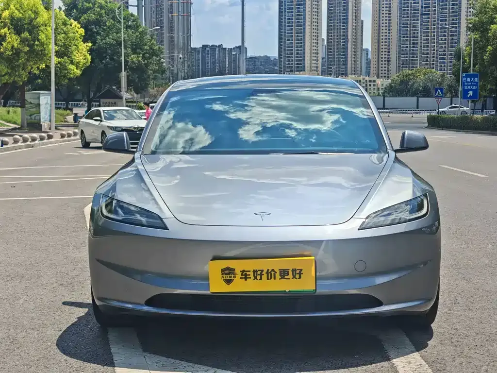 Tesla Model 3 — фото 10