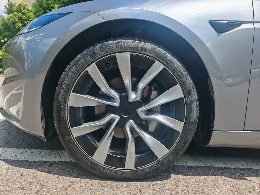 Tesla Model 3 — фото 5