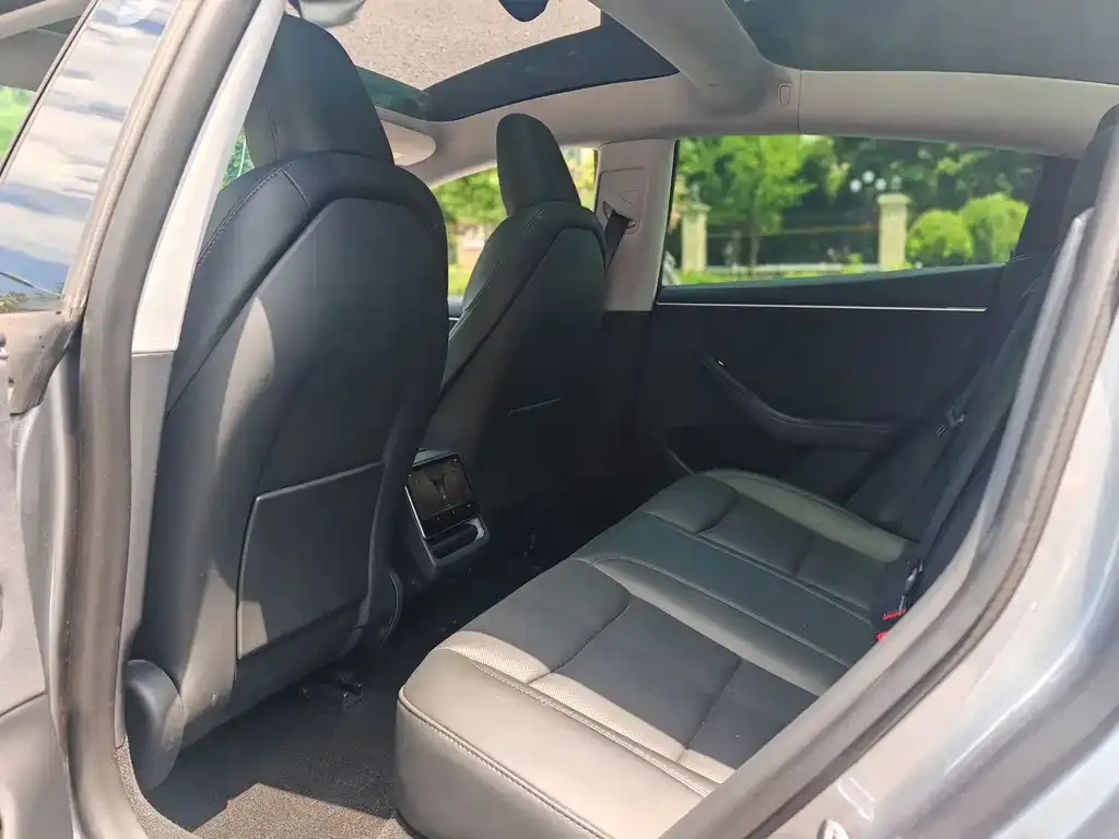 Tesla Model 3 — фото 4