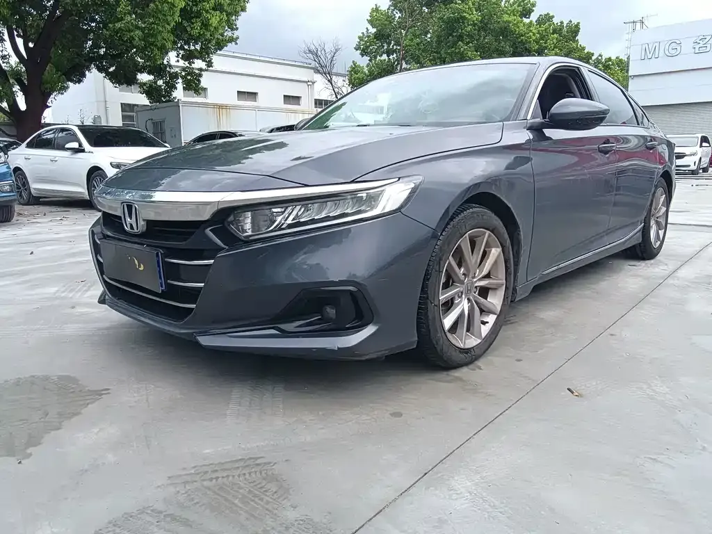 Honda Accord — фото 1