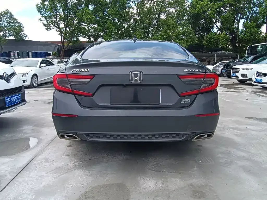 Honda Accord — фото 8