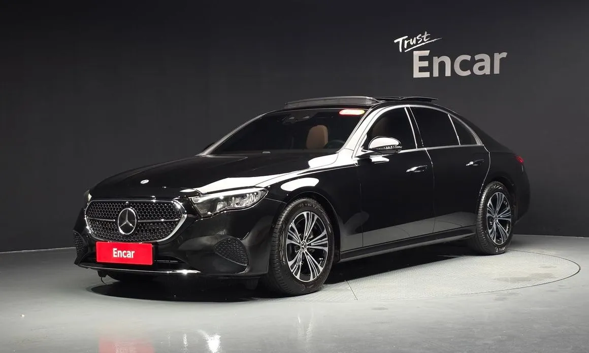 Mercedes-Benz E-Class — фото 1