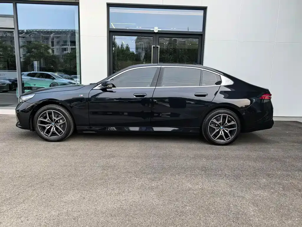 BMW i5 — фото 10