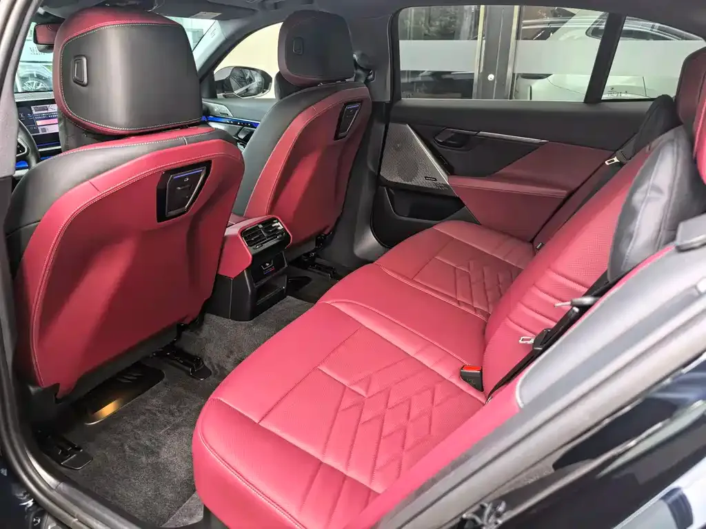 BMW i5 — фото 2