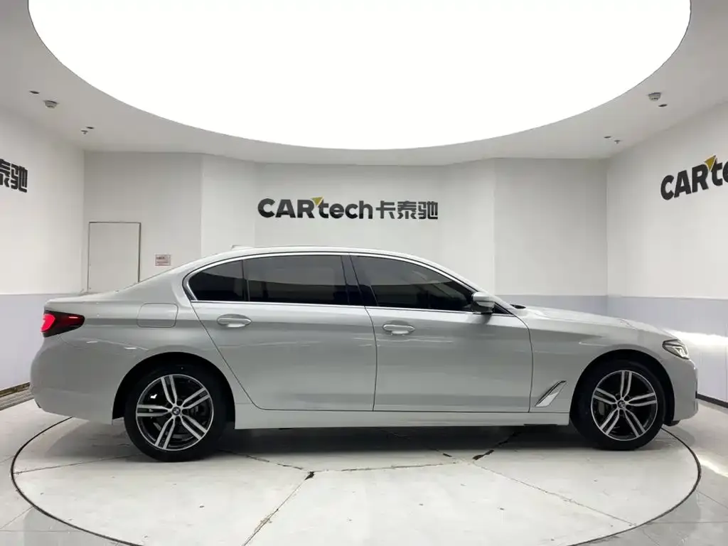 BMW 5 Series — фото 5
