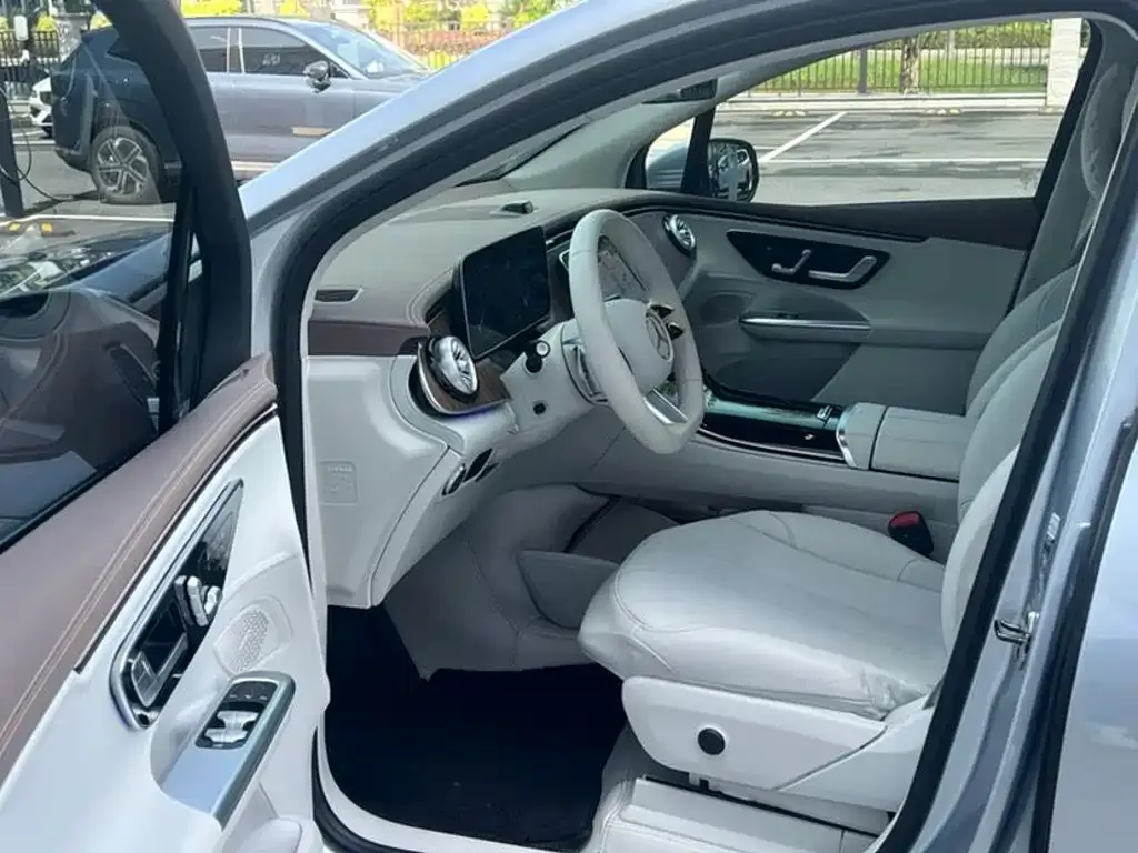 Mercedes-Benz EQE SUV — фото 2