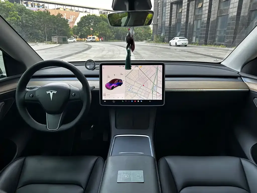 Tesla Model Y — фото 8
