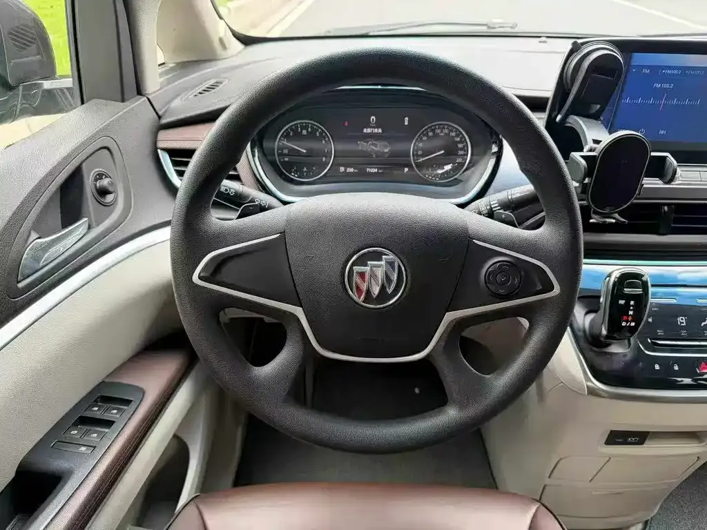 Buick GL8 — фото 2