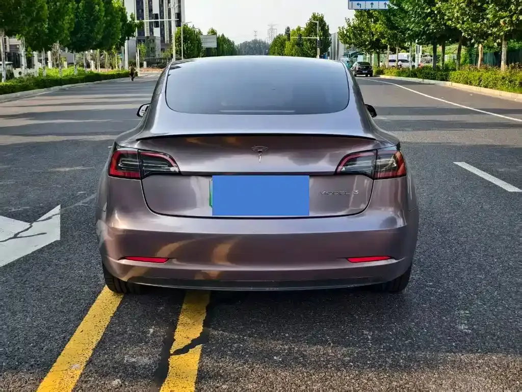 Tesla Model 3 — фото 9