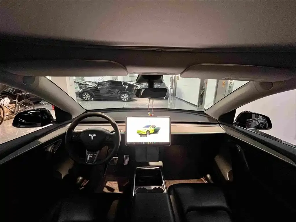 Tesla Model Y — фото 7