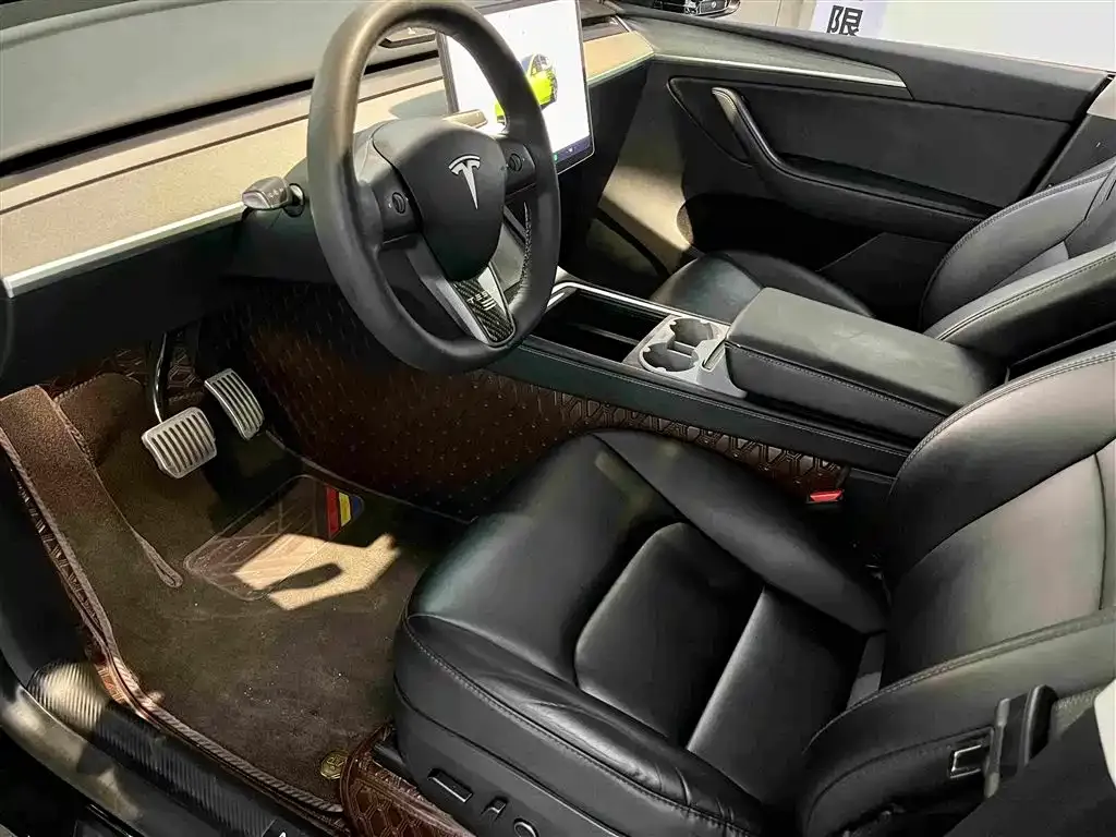 Tesla Model Y — фото 4