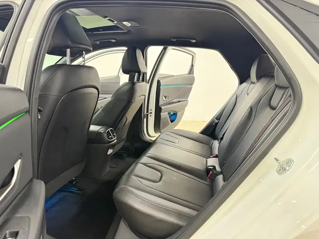 Hyundai Elantra — фото 10