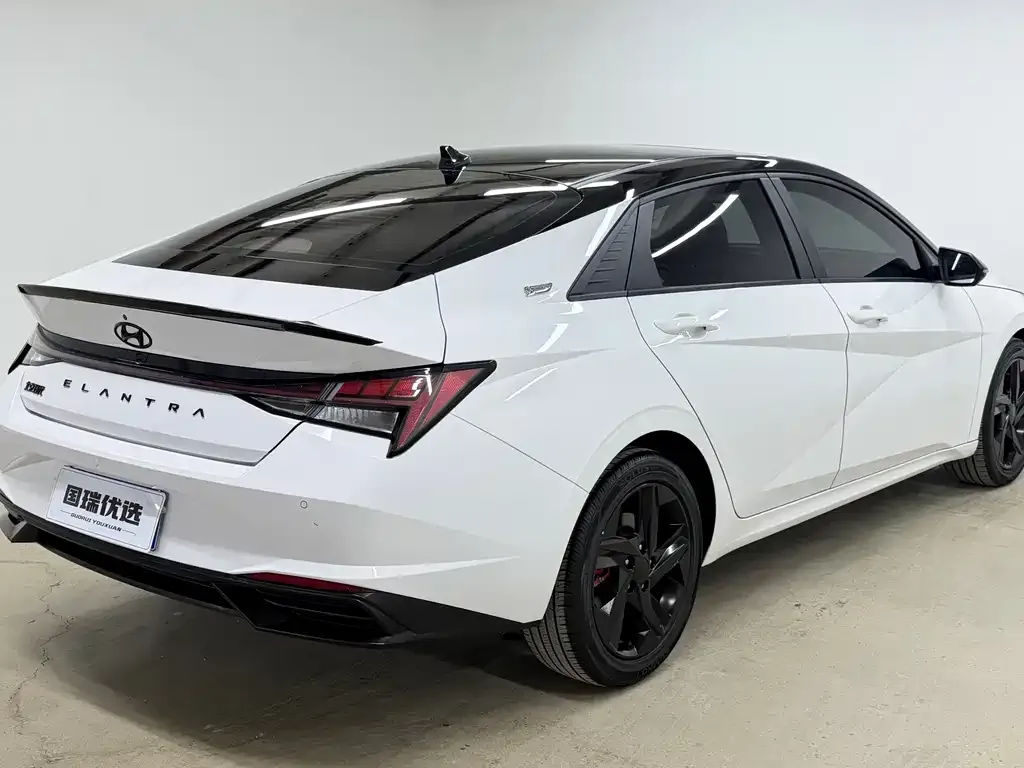 Hyundai Elantra — фото 7