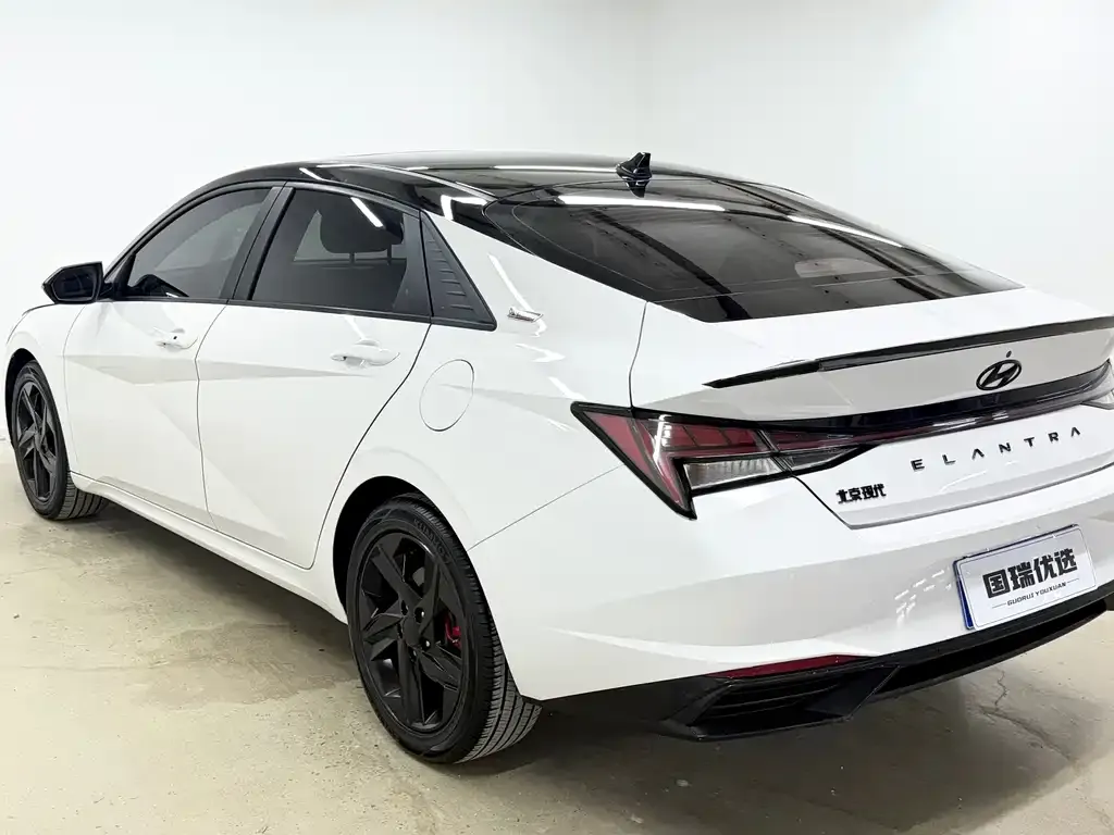 Hyundai Elantra — фото 4