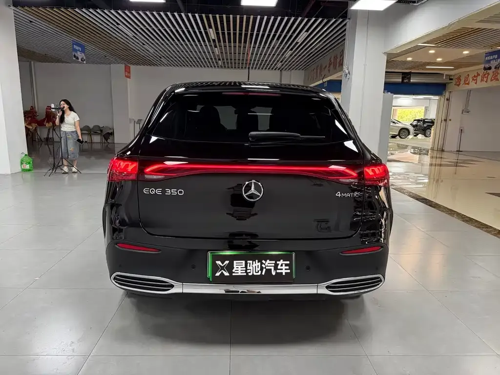 Mercedes-Benz EQE SUV — фото 5