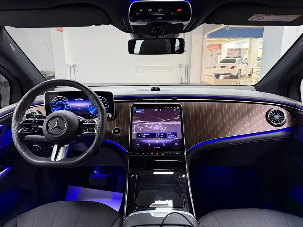 Mercedes-Benz EQE SUV — фото 3