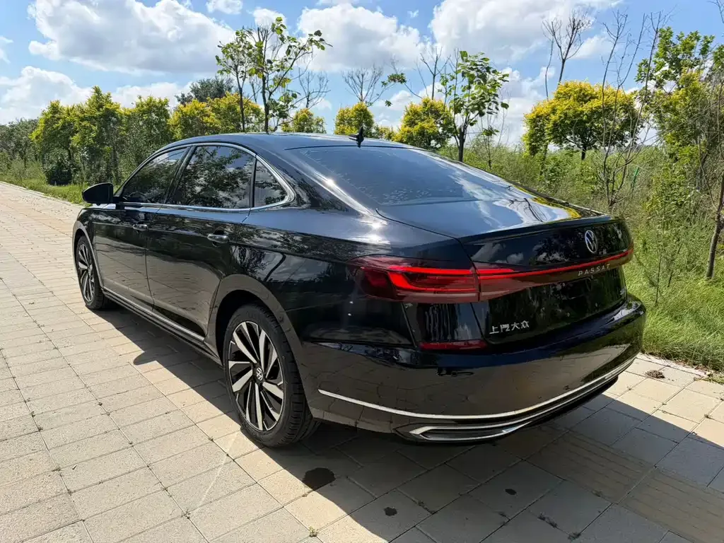 Volkswagen Passat — фото 10