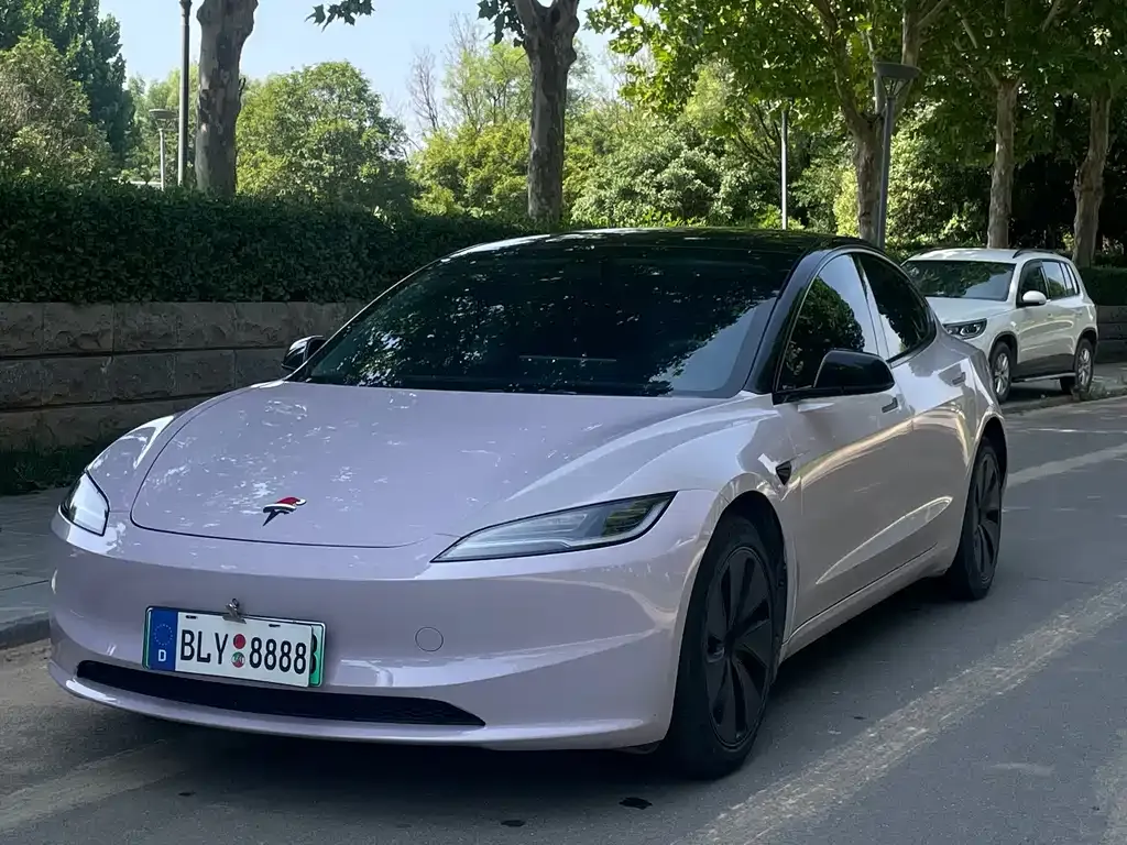 Tesla Model 3 — фото 1