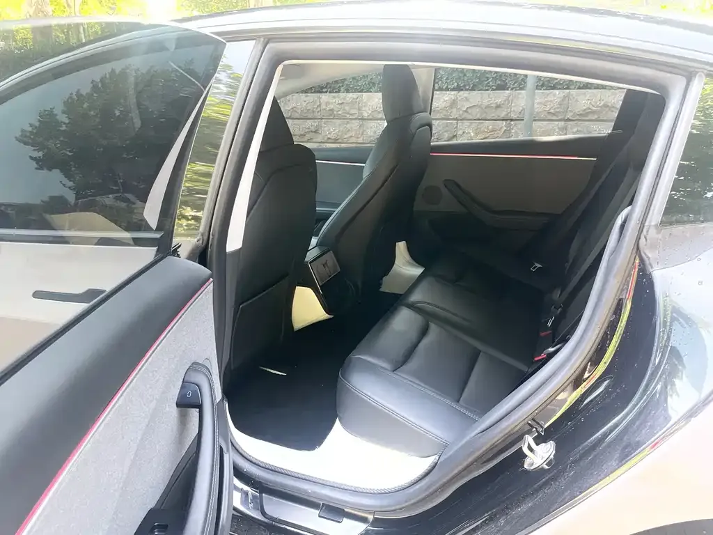 Tesla Model 3 — фото 3