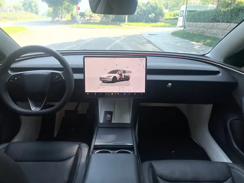 Tesla Model 3 — фото 9