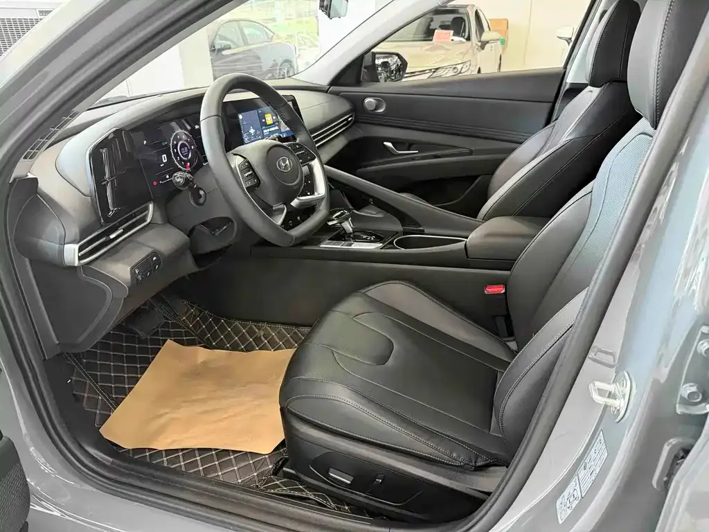 Hyundai Elantra — фото 3