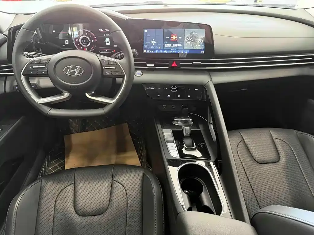 Hyundai Elantra — фото 2