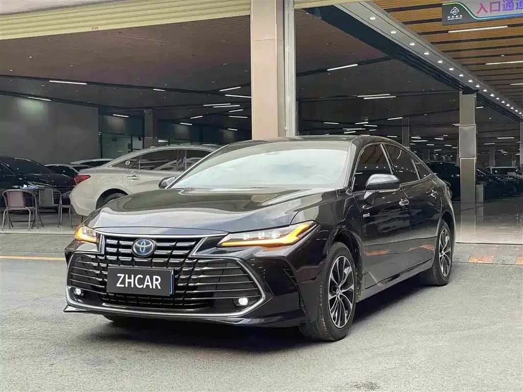 Toyota Avalon — фото 1