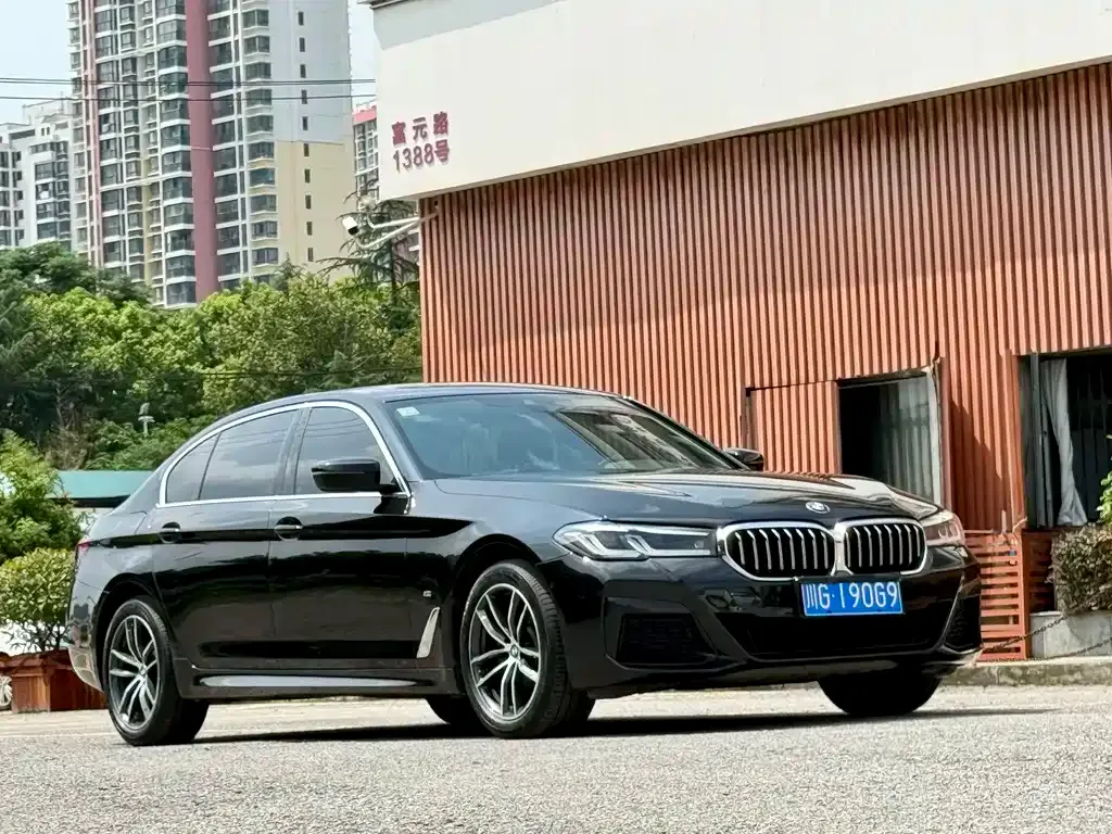 BMW 5 Series — фото 9