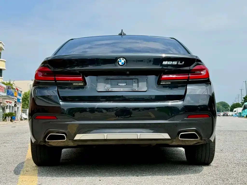 BMW 5 Series — фото 4