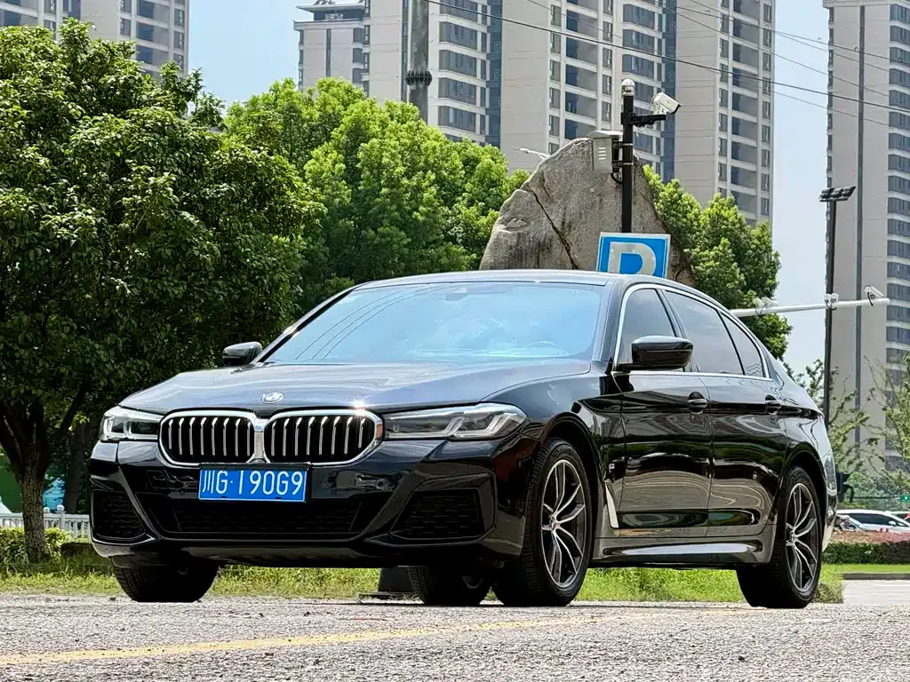 BMW 5 Series — фото 10