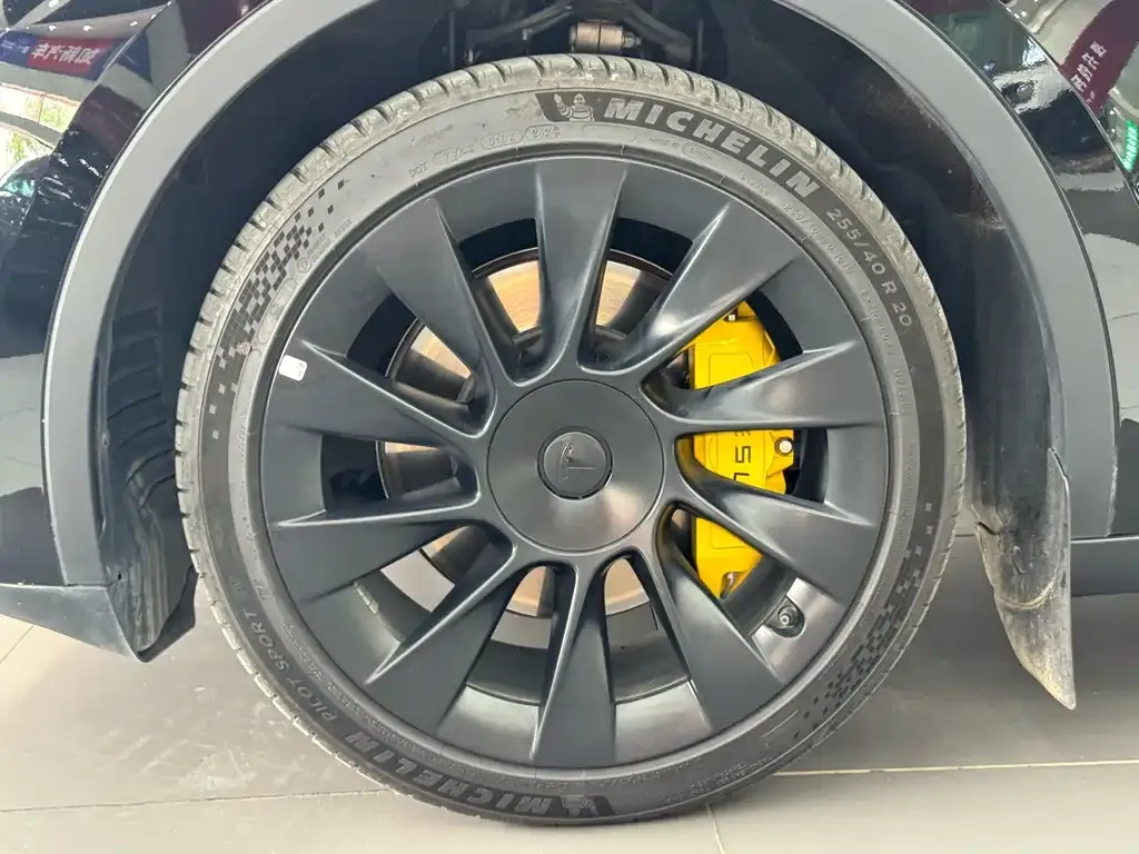 Tesla Model Y — фото 5